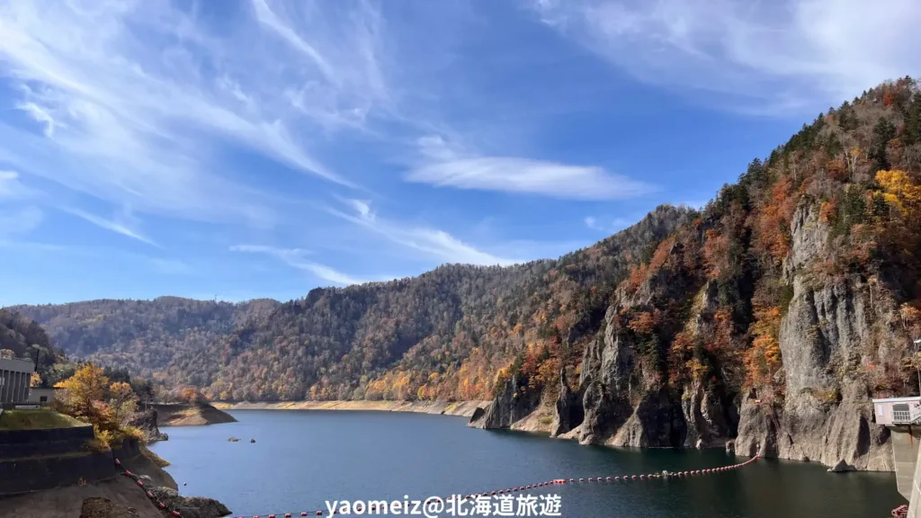 豐平峽吊橋遠眺紅葉美景