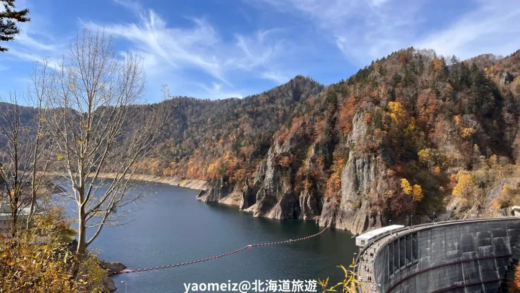 豐平峽吊橋遠眺紅葉美景