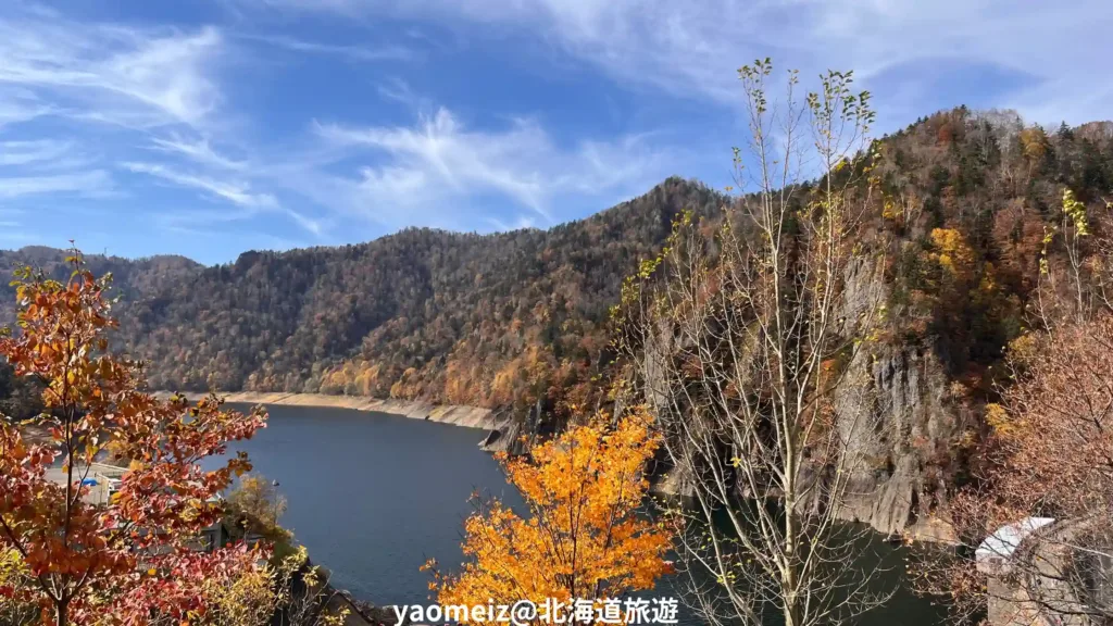 豐平峽吊橋遠眺紅葉美景